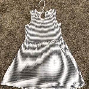 Women’s/Juniors short dress.